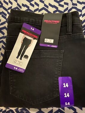 Realtree Black Denim Jeans with Pink Logo Tag